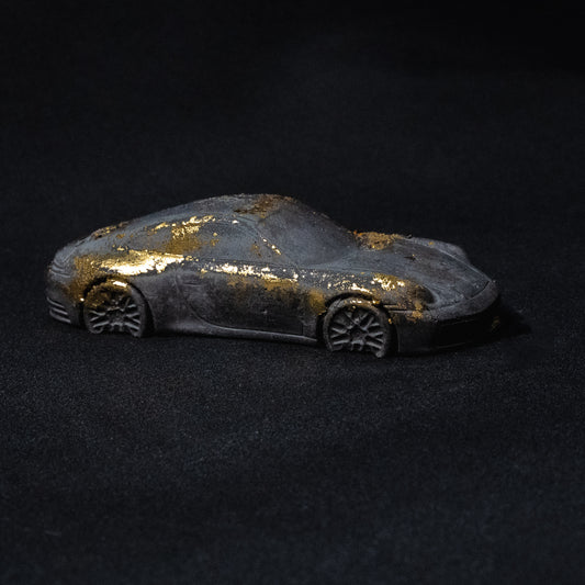 Schwarzer Porsche 911 mit Blattgold